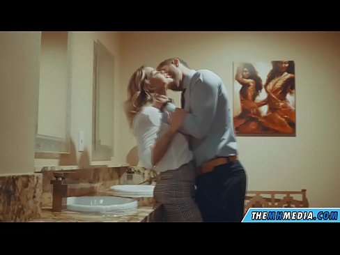 ❤️ Kui rinnakas blondiin võrgutab sind avalikus tualettruumis ❤ Kaunis porno at us et.hentaidude.ru